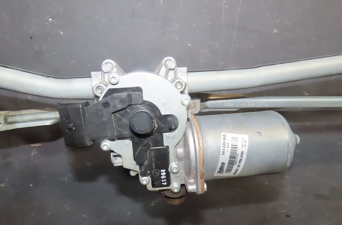 Moteur essuie-glace avant Renault MASTER III Camionnette (FV) 2.3 dci 130 fwd (fv0m, fv0y) (2016) occasion