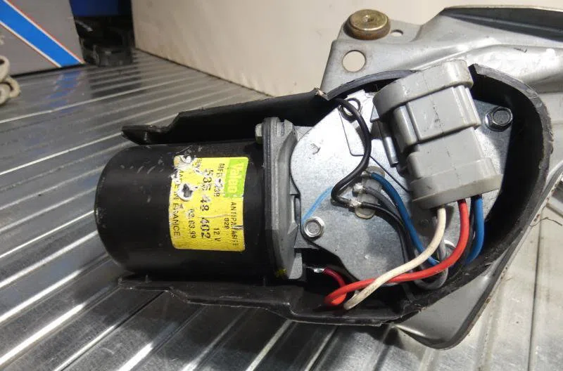 Moteur essuie-glace avant RENAULT MEGANE 1 PHASE 1 occasion