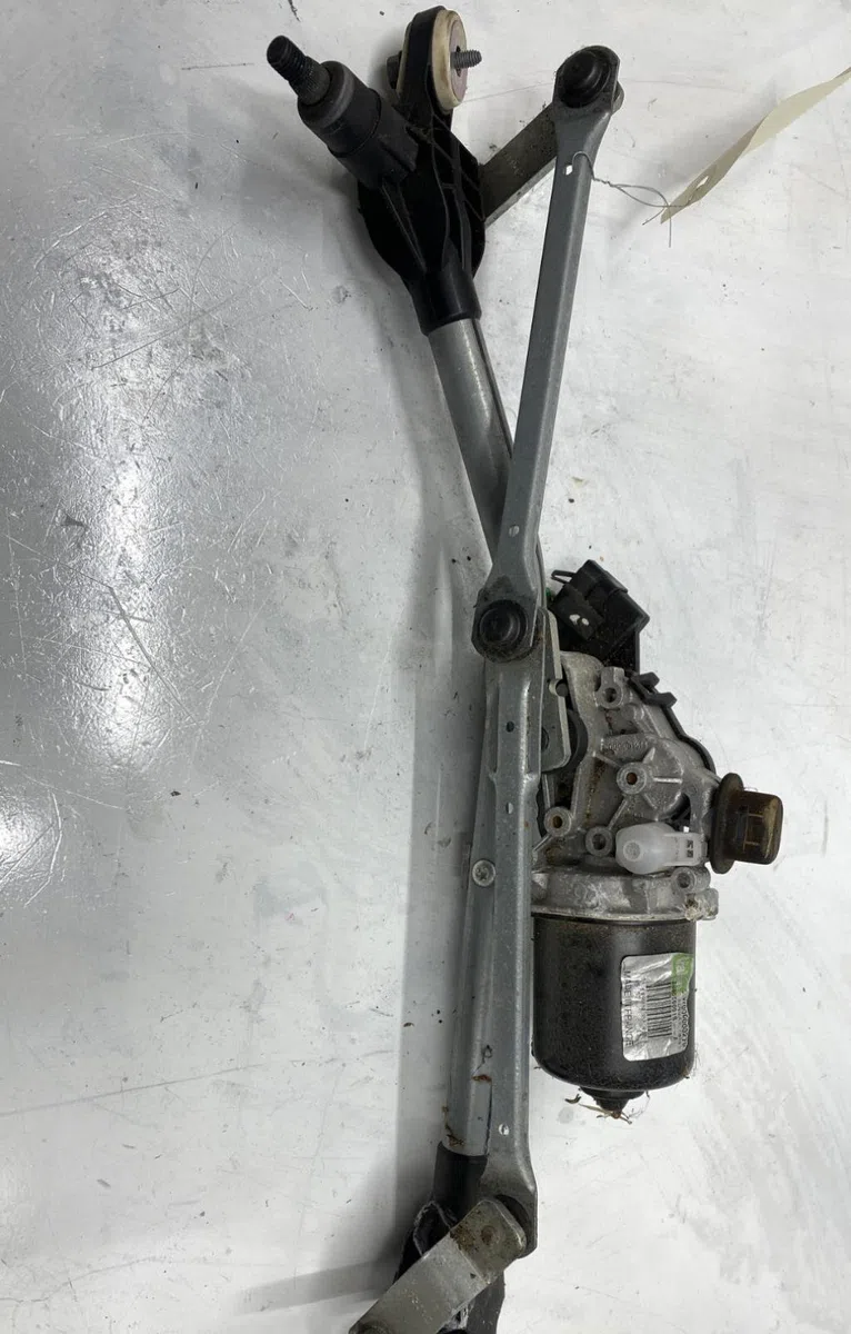 Moteur essuie-glace avant Renault MEGANE III 3-5 portes (BZ0-1_, B3_) 1.5 dci (bz09, bz0d, bz1w, bz29, bz14) (2009) 5 po