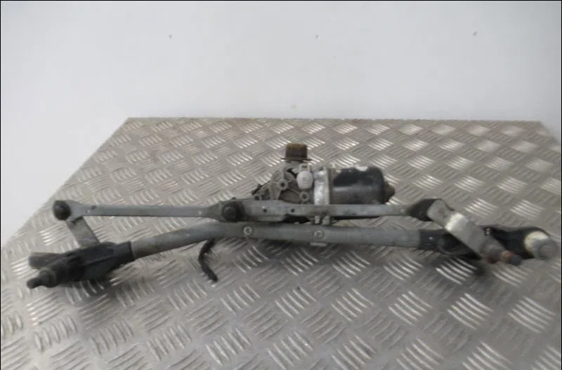Moteur essuie-glace avant Renault MEGANE III 3-5 portes (BZ0-1_, B3_) 1.5 dci (bz0c) (2008-2015) 5 portes occasion