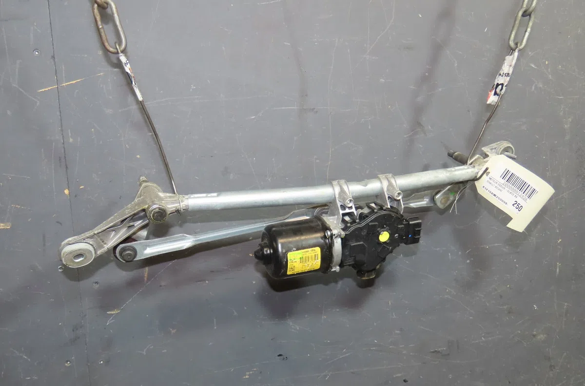 Moteur essuie-glace avant Renault MEGANE IV 3-5 portes (B9A-M-N_) 1.2 tce 100 (b9ms) (2015) occasion