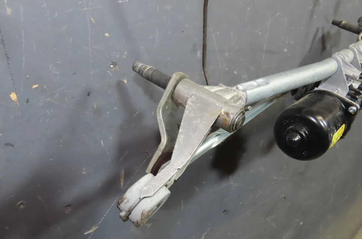 Moteur essuie-glace avant Renault MEGANE IV 3-5 portes (B9A-M-N_) 1.2 tce 100 (b9ms) (2015) occasion
