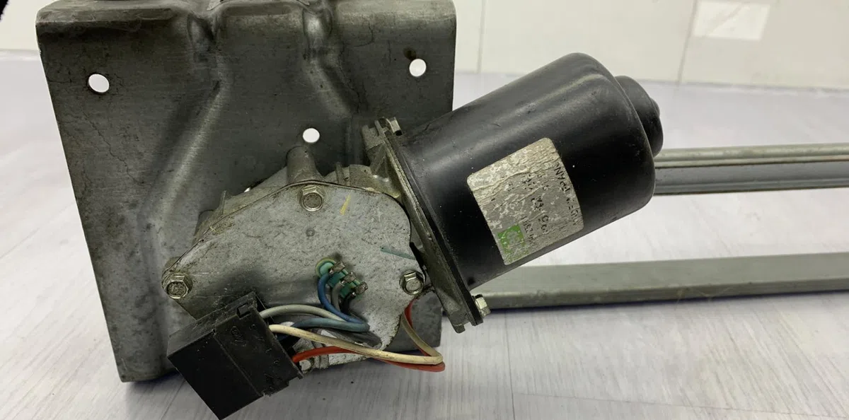 Moteur essuie-glace avant RENAULT TRAFIC 1 PHASE 3 occasion