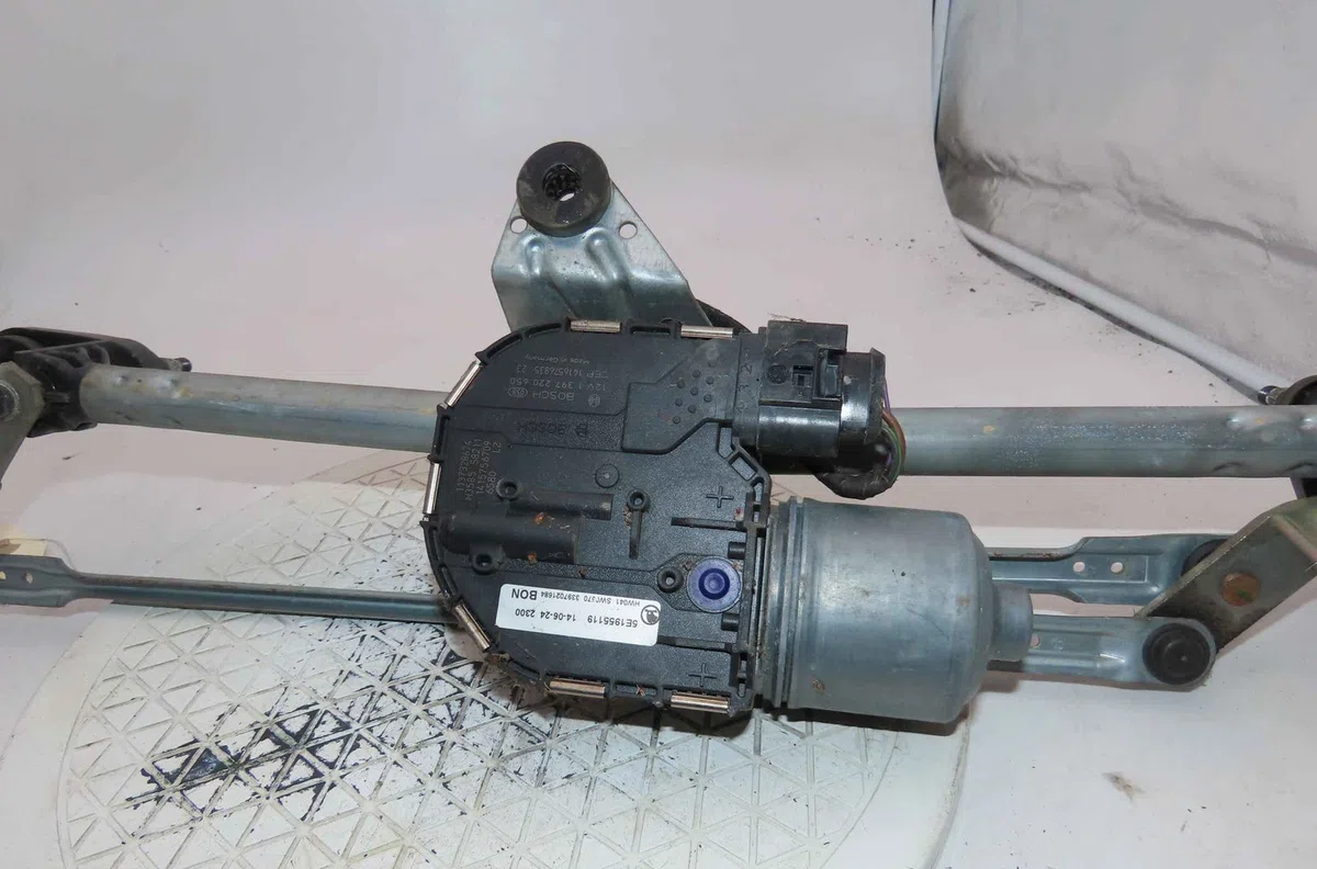 Moteur essuie-glace avant SKODA OCTAVIA III occasion