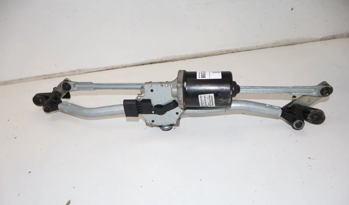 Moteur essuie-glace avant Skoda ROOMSTER (5J7) 1.6 tdi (2010-2015) occasion