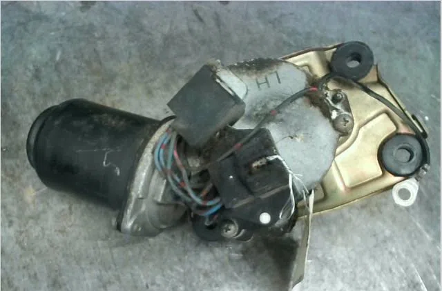Moteur essuie-glace avant Suzuki IGNIS II (MH) 1.3 (rm413) (2003) occasion
