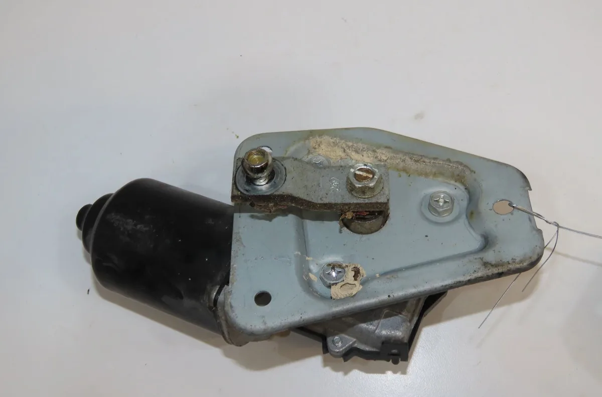Moteur essuie-glace avant Suzuki JIMNY Véhicule tout terrain fermé (SN) 1.5 ddis 4wd (sn415d) (2003) occasion