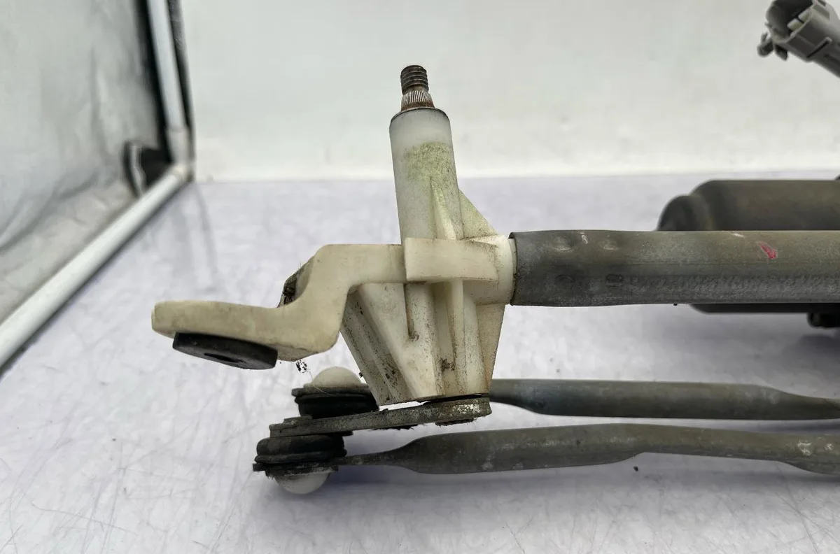 Moteur essuie-glace avant SUZUKI SWIFT 3 occasion