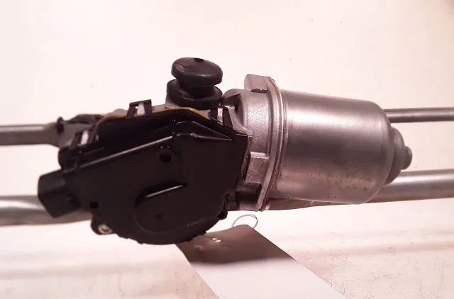 Moteur essuie-glace avant Suzuki SWIFT IV (FZ, NZ) 1.2 4x4 (azh 412) (2010) occasion