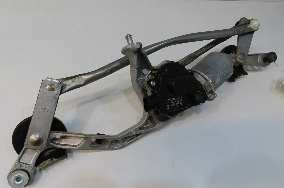 Moteur essuie-glace avant Toyota AURIS (_E18_) 1.8 hybrid (zwe186_) (2012-2018) occasion