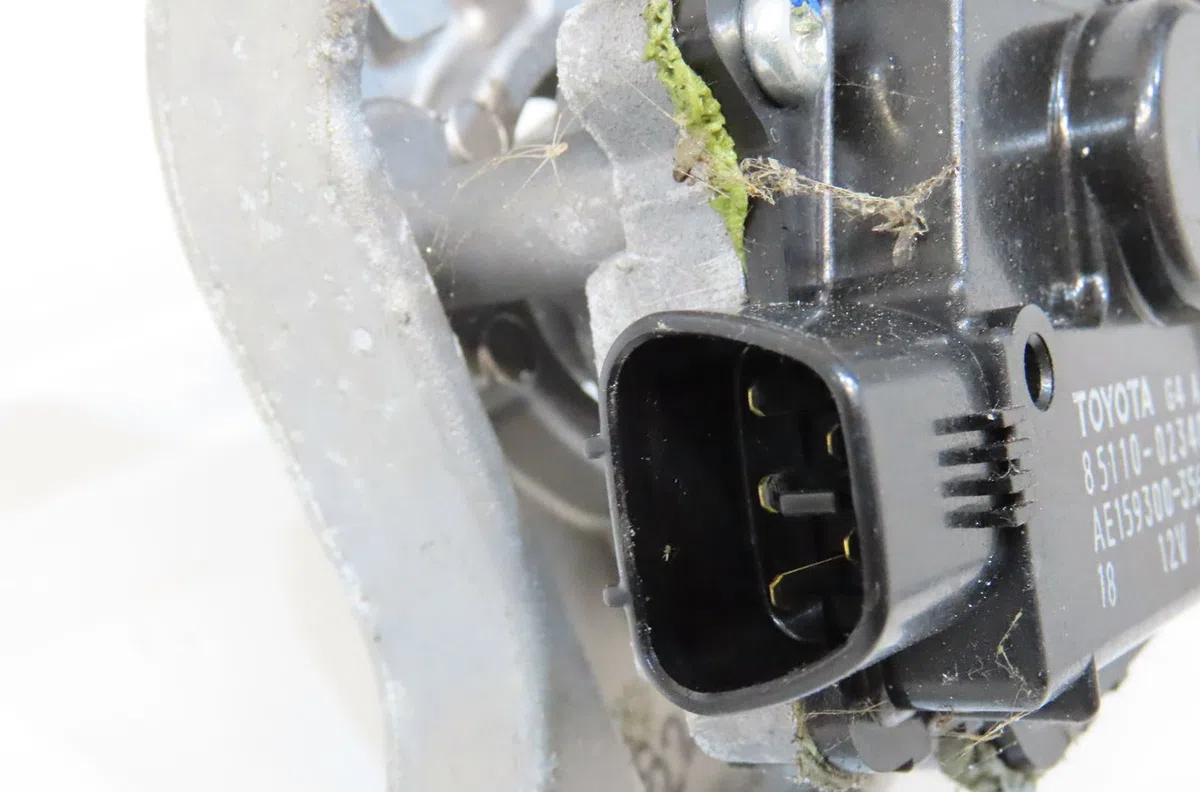Moteur essuie-glace avant Toyota AURIS (_E18_) 1.8 hybrid (zwe186_) (2012-2018) occasion