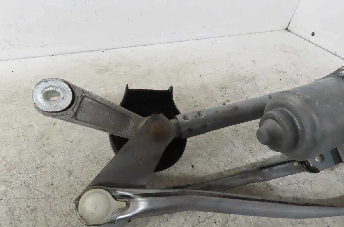 Moteur essuie-glace avant TOYOTA AURIS II occasion