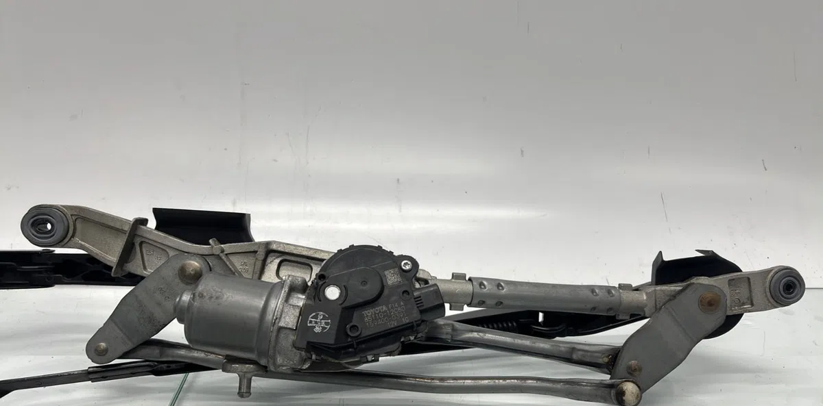 Moteur essuie-glace avant TOYOTA COROLLA E21 BREAK occasion