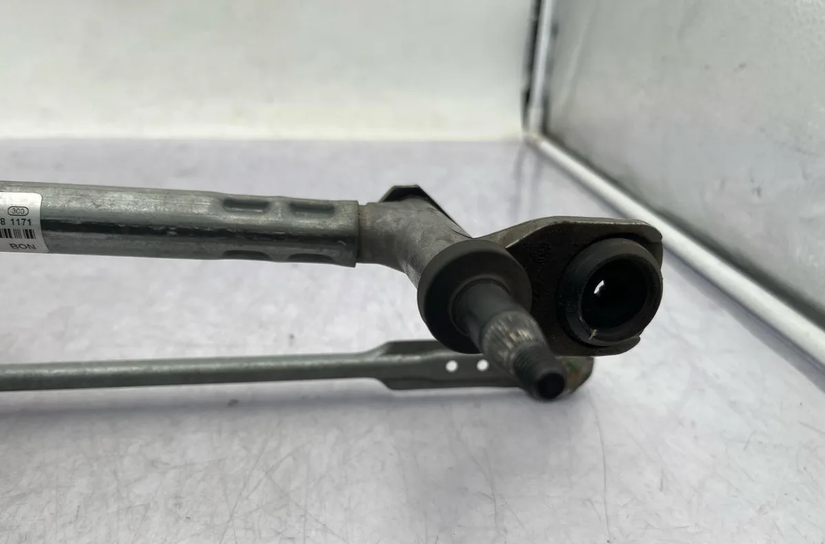 Moteur essuie-glace avant VOLKSWAGEN GOLF SPORTSVAN PHASE 1 occasion