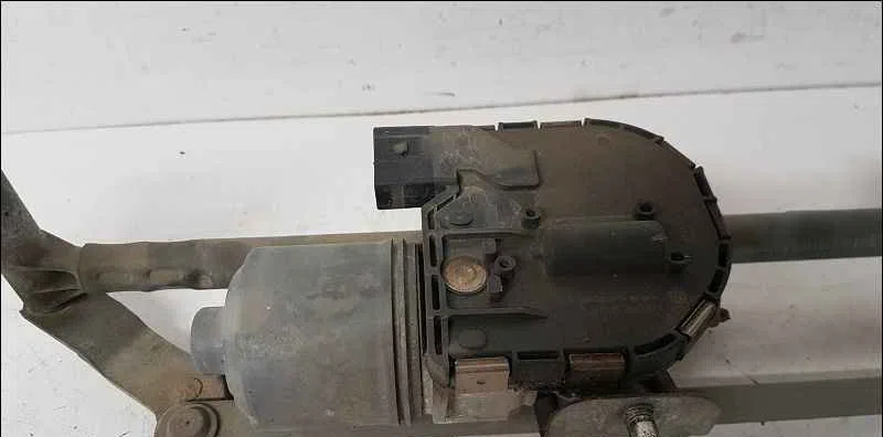 Moteur essuie-glace avant VOLKSWAGEN GOLF V occasion
