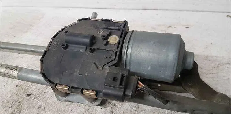Moteur essuie-glace avant VOLKSWAGEN JETTA III occasion