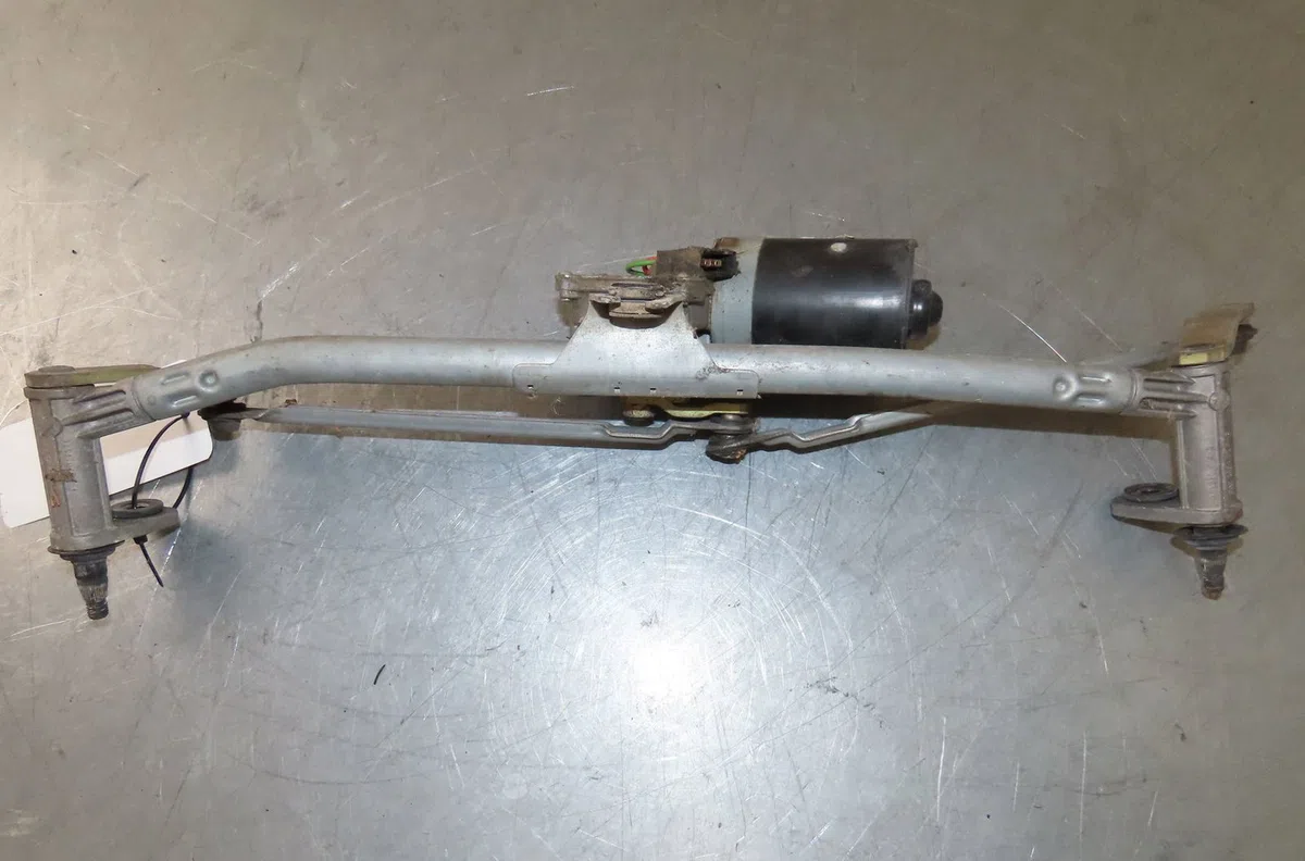 Moteur essuie-glace avant Volkswagen NEW BEETLE Décapotable (1Y7) 1.9 tdi (2003-2010) occasion
