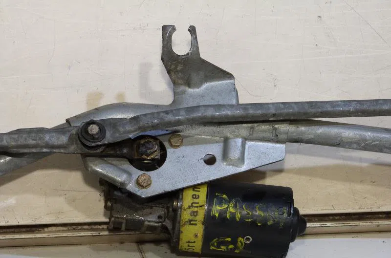 Moteur essuie-glace avant VOLKSWAGEN PASSAT 315 VARIANT occasion