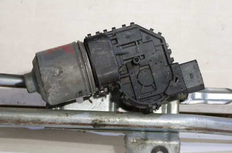 Moteur essuie-glace avant VOLKSWAGEN PASSAT 4 PHASE 2 occasion