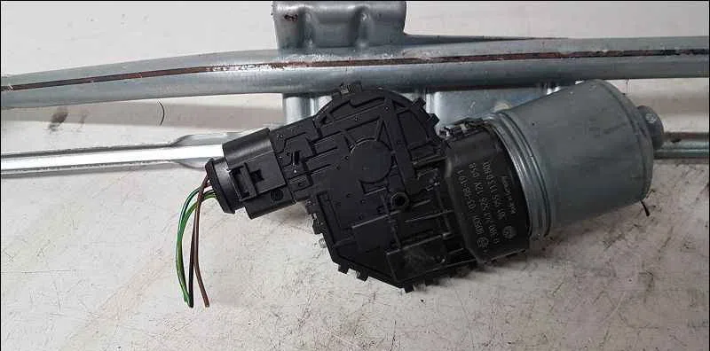 Moteur essuie-glace avant VOLKSWAGEN PASSAT IV occasion