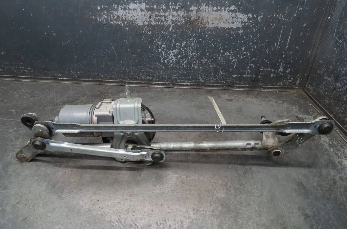 Moteur essuie-glace avant Volkswagen SCIROCCO III (137, 138) 2.0 tfsi (2008-2009) occasion