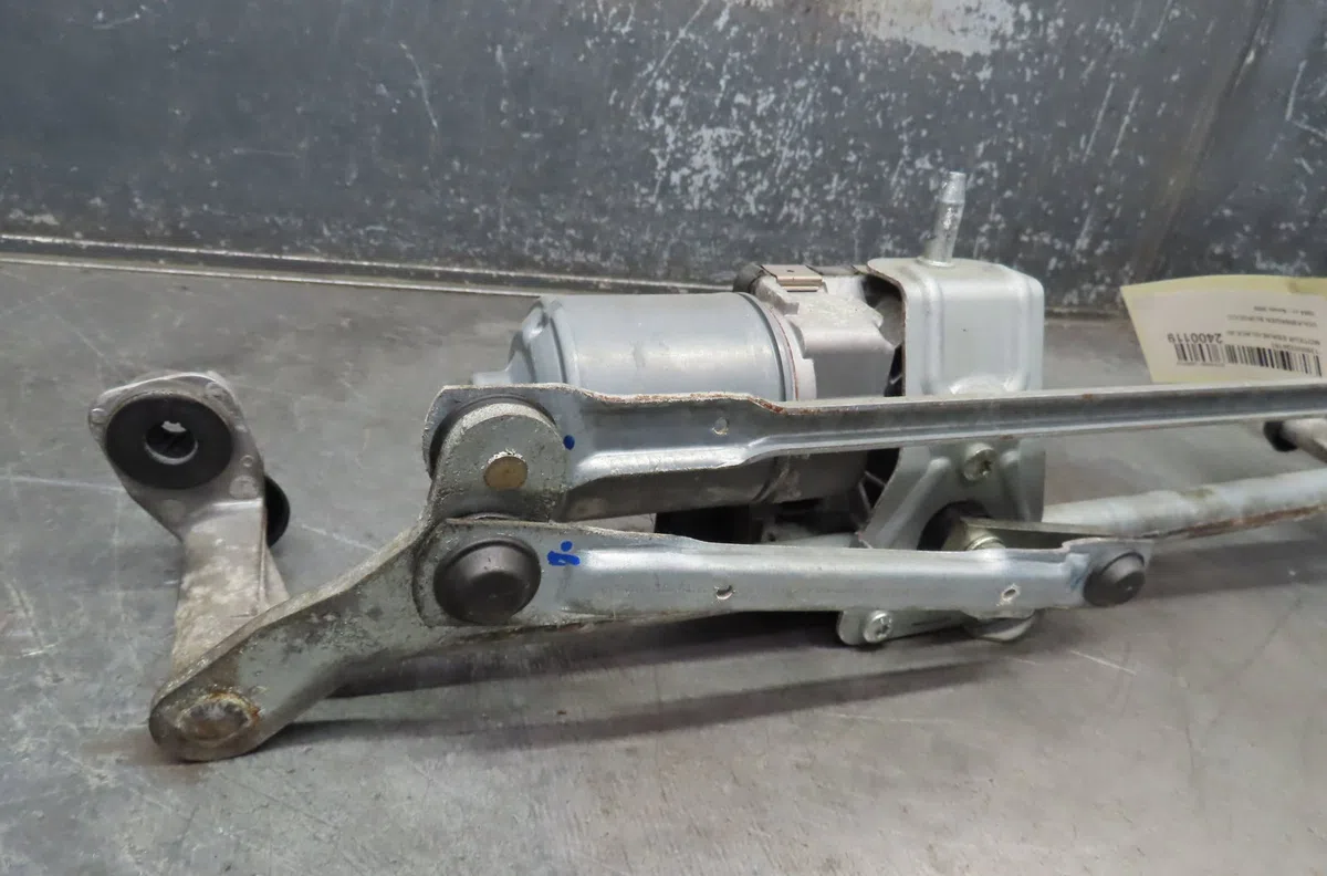 Moteur essuie-glace avant Volkswagen SCIROCCO III (137, 138) 2.0 tfsi (2008-2009) occasion