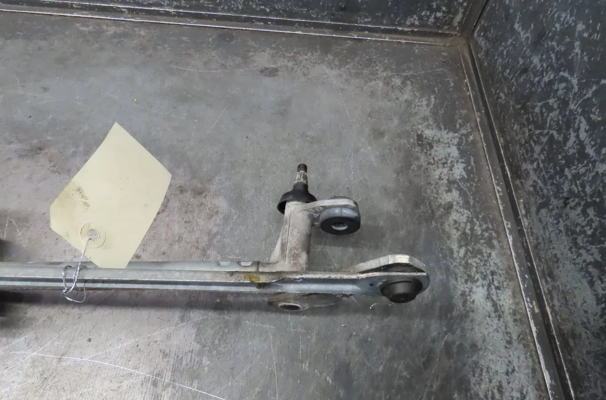 Moteur essuie-glace avant Volkswagen SCIROCCO III (137, 138) 2.0 tfsi (2008-2009) occasion