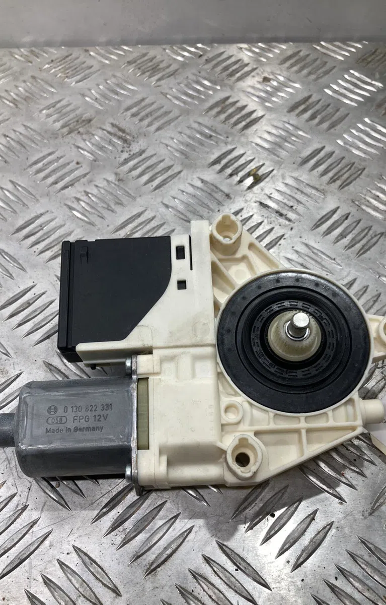 Moteur leve-vitre ard RENAULT MEGANE 3 PHASE 3 BREAK occasion