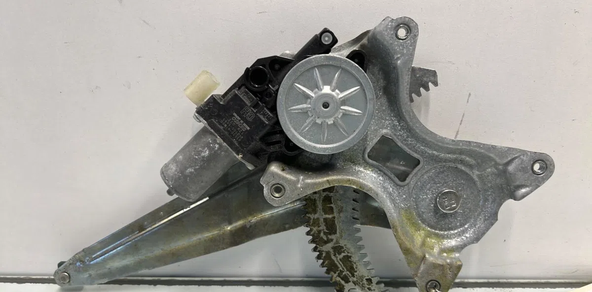 Moteur leve-vitre ard SUZUKI SWIFT 5 occasion