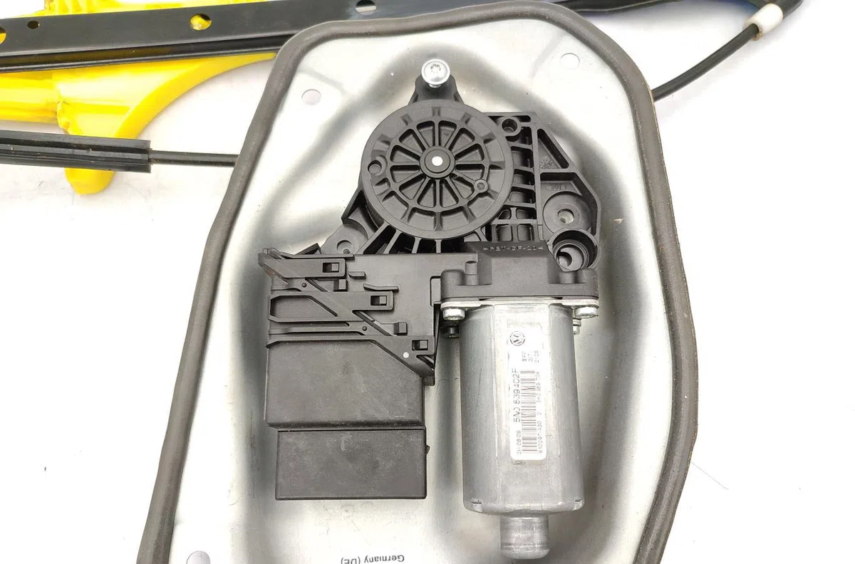 Moteur leve-vitre ard VOLKSWAGEN GOLF PLUS PHASE 1 occasion