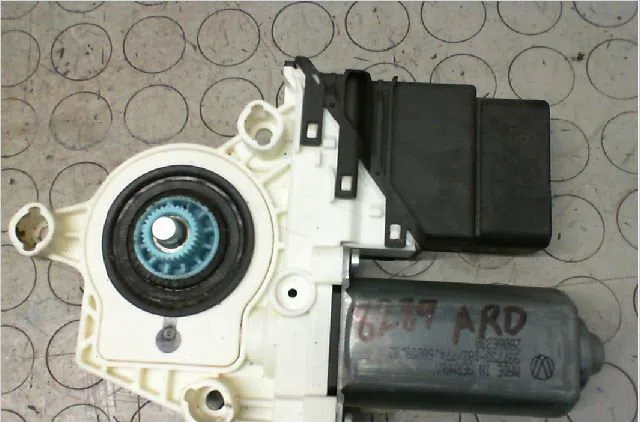 Moteur leve-vitre ard Volkswagen GOLF V (1K1) 1.9 tdi (2003-2008) 5 portes occasion