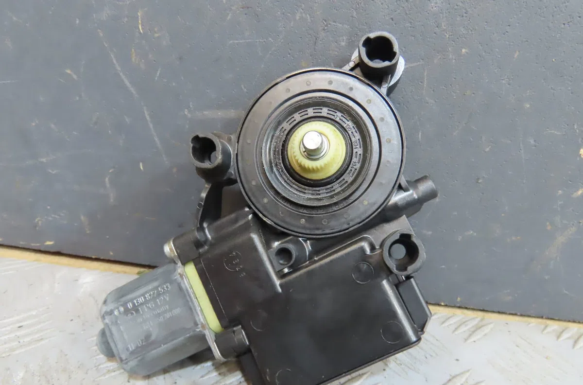 Moteur leve-vitre ard Volkswagen POLO V (6R1, 6C1) 1.6 tdi (2009) 5 portes occasion