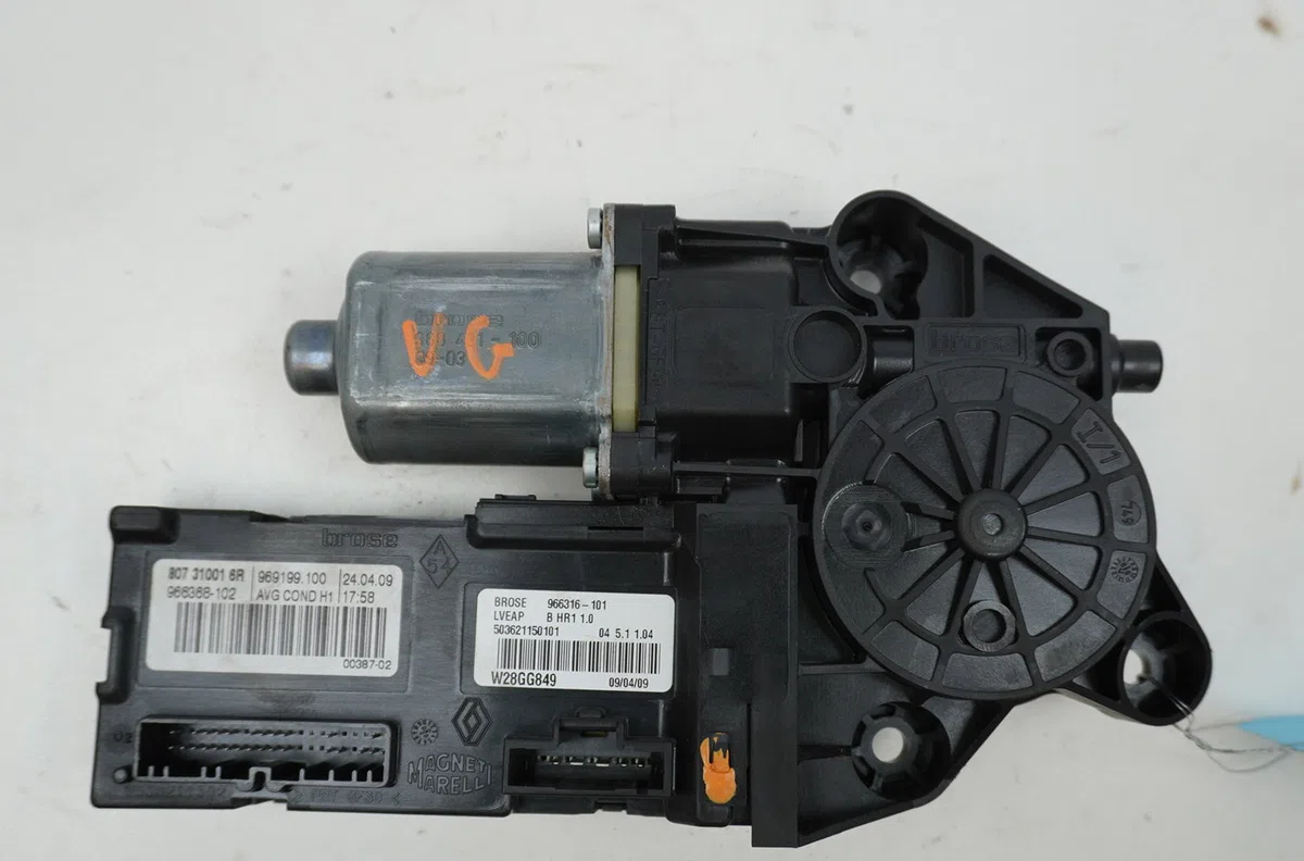 Moteur leve-vitre avg Renault MEGANE III 3-5 portes (BZ0-1_, B3_) 1.5 dci (2009) 5 portes occasion