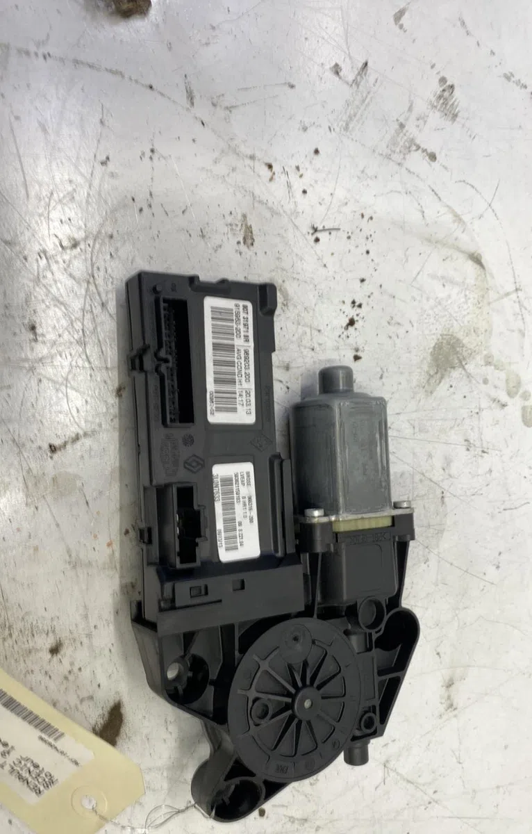 Moteur leve-vitre avg Renault SCÉNIC III (JZ0-1_) 1.5 dci (2009) 5 portes occasion