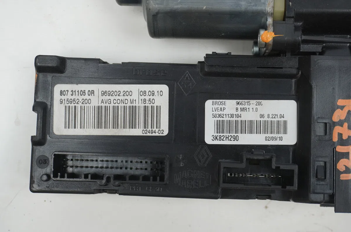 Moteur leve-vitre avg Renault SCÉNIC III (JZ0-1_) 1.9 dci (jz0j, jz1j, jz1k, jz1s) (2009) occasion