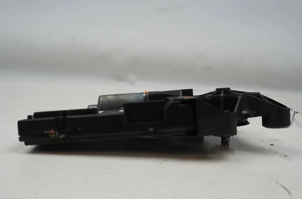 Moteur leve-vitre avg Renault SCÉNIC III (JZ0-1_) 1.9 dci (jz0j, jz1j, jz1k, jz1s) (2009) occasion
