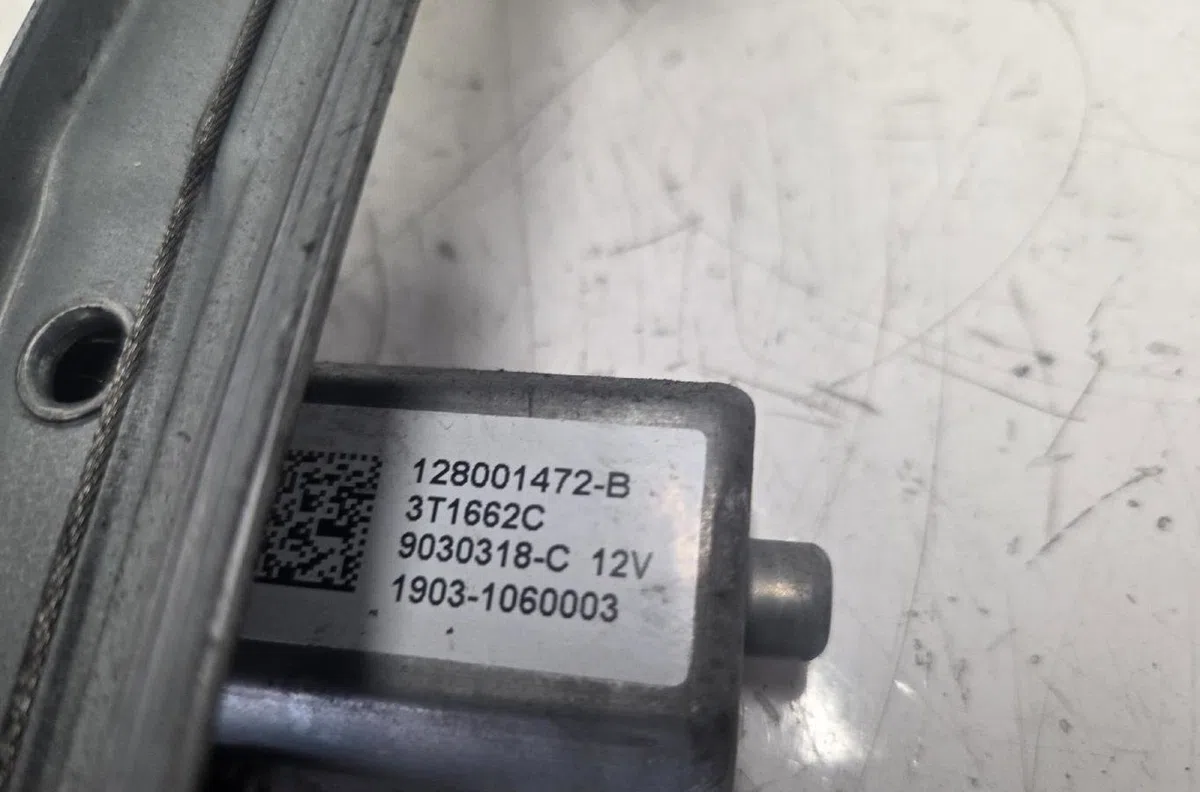 Moteur leve-vitre avg RENAULT TWINGO 3 PHASE 1 occasion