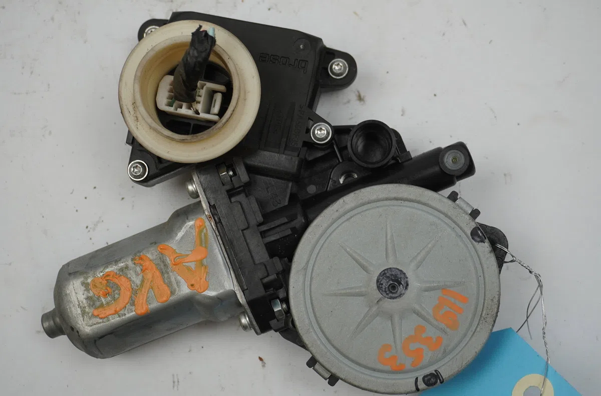 Moteur leve-vitre avg Toyota YARIS (_P9_) 1.4 d-4d (nlp90_) (2005-2012) occasion