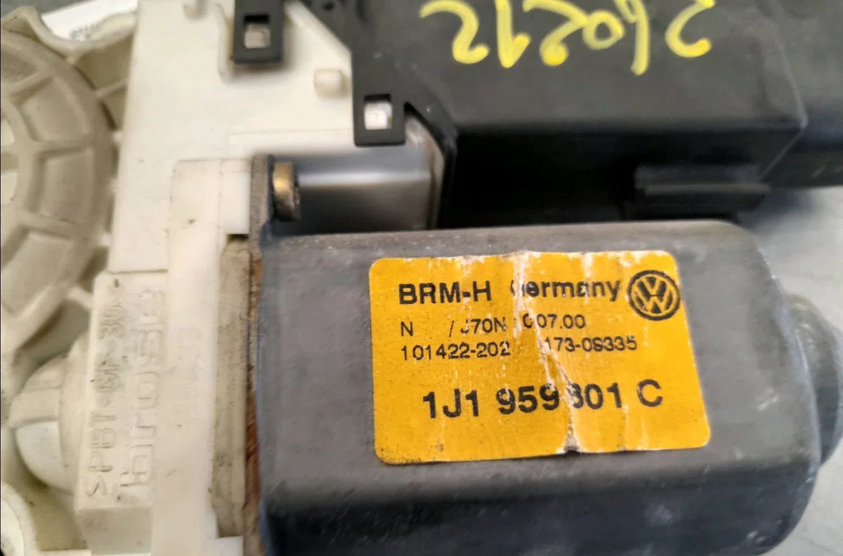 Moteur leve-vitre avg Volkswagen GOLF IV (1J1) 1.9 tdi (1997-2004) 3 portes occasion