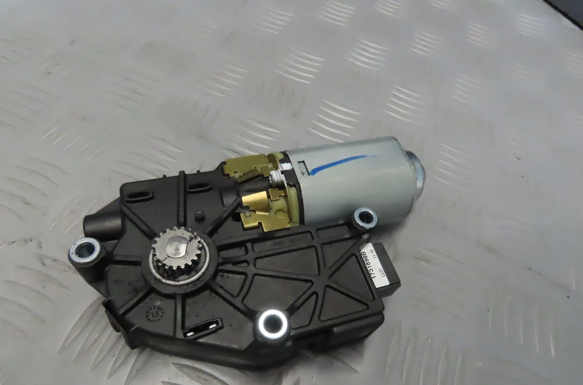Moteur toit ouvrant BMW SERIE 1 2015 occasion