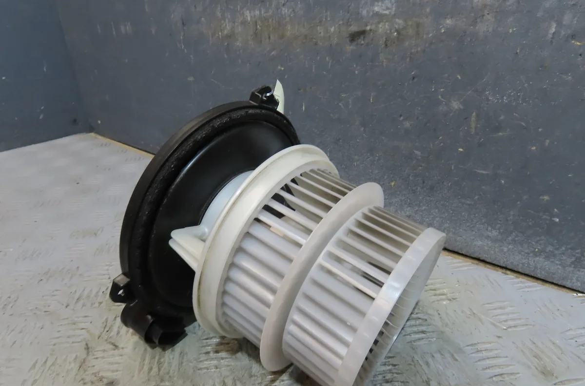 Moteur ventilateur chauffage Lexus IS III (_E3_) 300h (ave30_) (2013) occasion