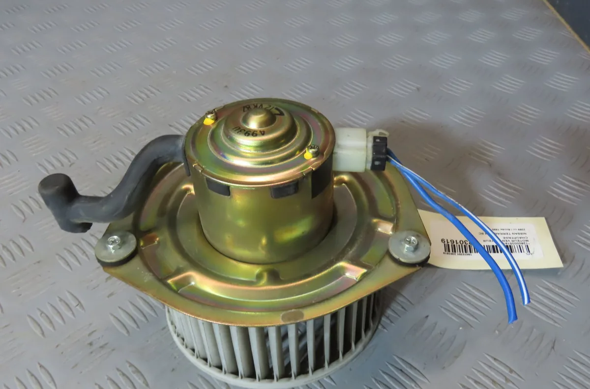 Moteur ventilateur chauffage Nissan TERRANO I (WD21) 2.4 i 4wd (1987-1993) occasion