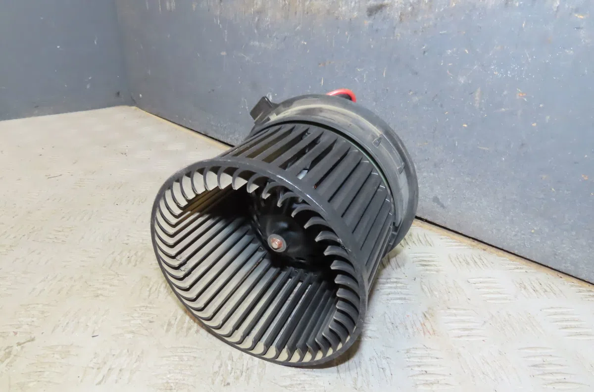 Moteur ventilateur chauffage Peugeot 208 I (CA_, CC_) 1.6 hdi (2012) 5 portes occasion