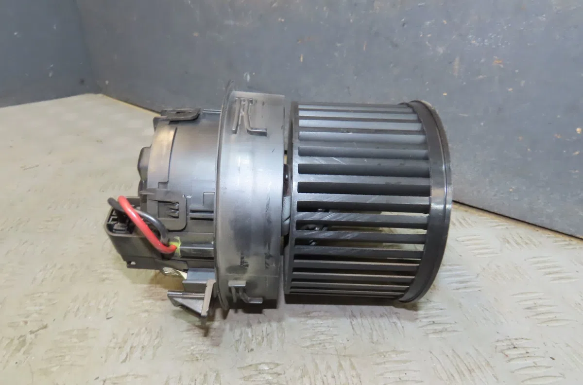 Moteur ventilateur chauffage Peugeot 208 I (CA_, CC_) 1.6 hdi (2012) 5 portes occasion
