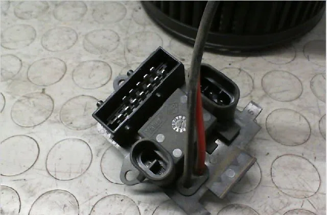Moteur ventilateur chauffage RENAULT TRAFIC II Phase 2 08-2006 2.0 DCI 16v 115ch occasion