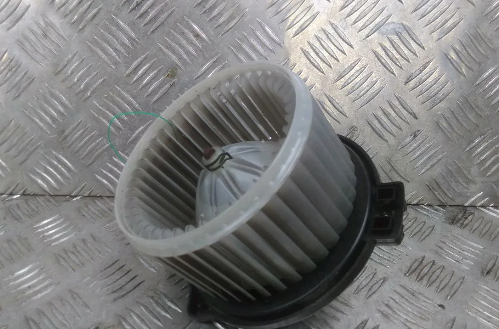 Moteur ventilateur chauffage Toyota YARIS (_P1_) 1.0 (scp10_) (1999-2005) occasion