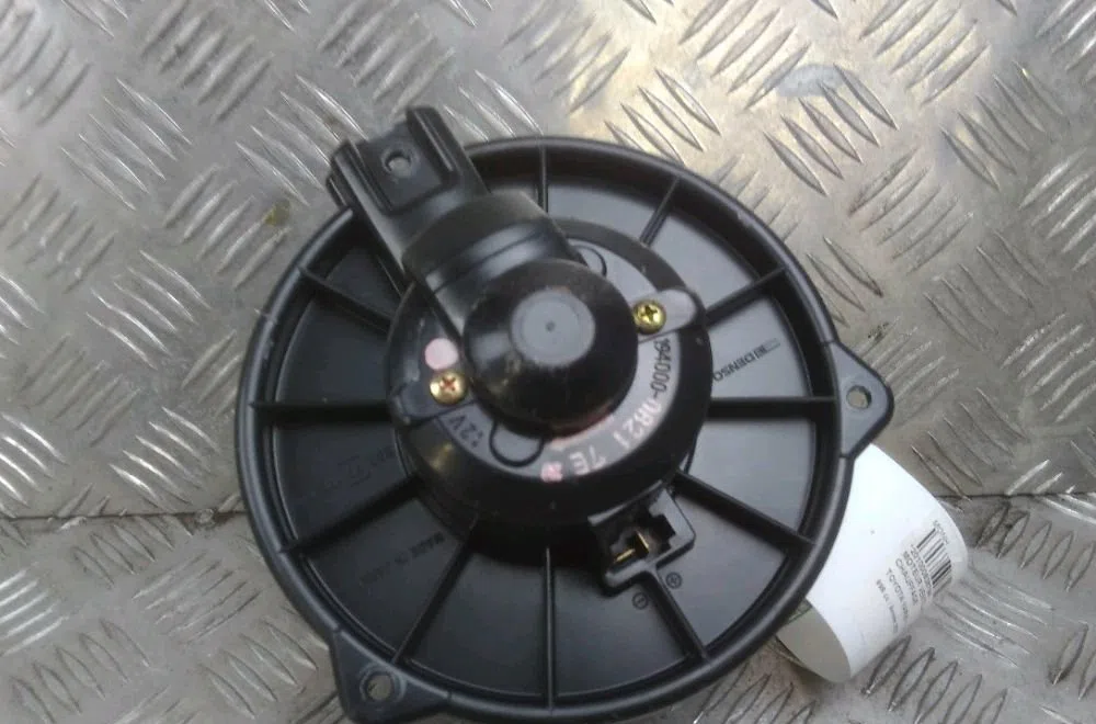Moteur ventilateur chauffage Toyota YARIS (_P1_) 1.0 (scp10_) (1999-2005) occasion