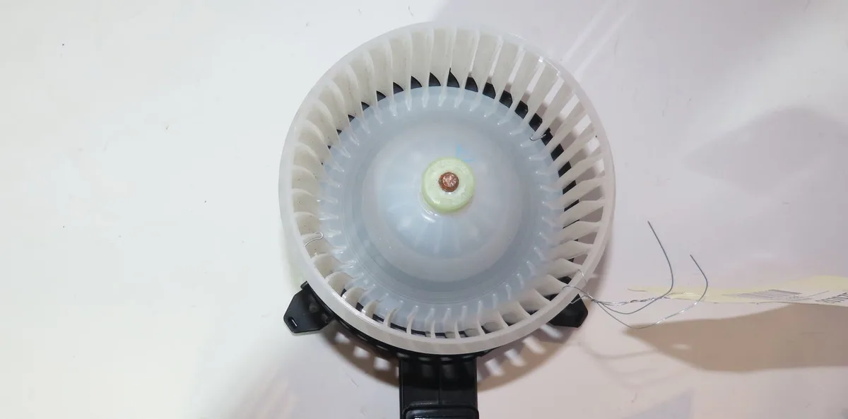 Moteur ventilateur chauffage Toyota YARIS (_P21_, _PA1_, _PH1_) 1.5 hybrid (mxph10, mxph11) (2020) 5 portes occasion