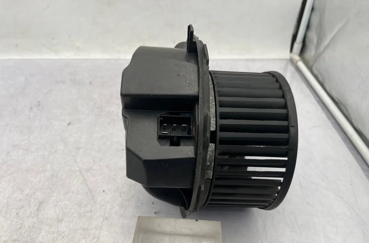 Moteur ventilateur chauffage VOLKSWAGEN GOLF 5 occasion