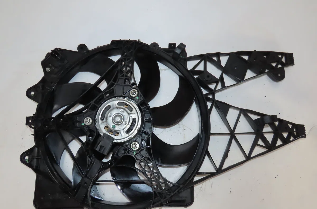 Moteur ventilateur radiateur Fiat PUNTO (199_) 1.3 d multijet (2012) occasion